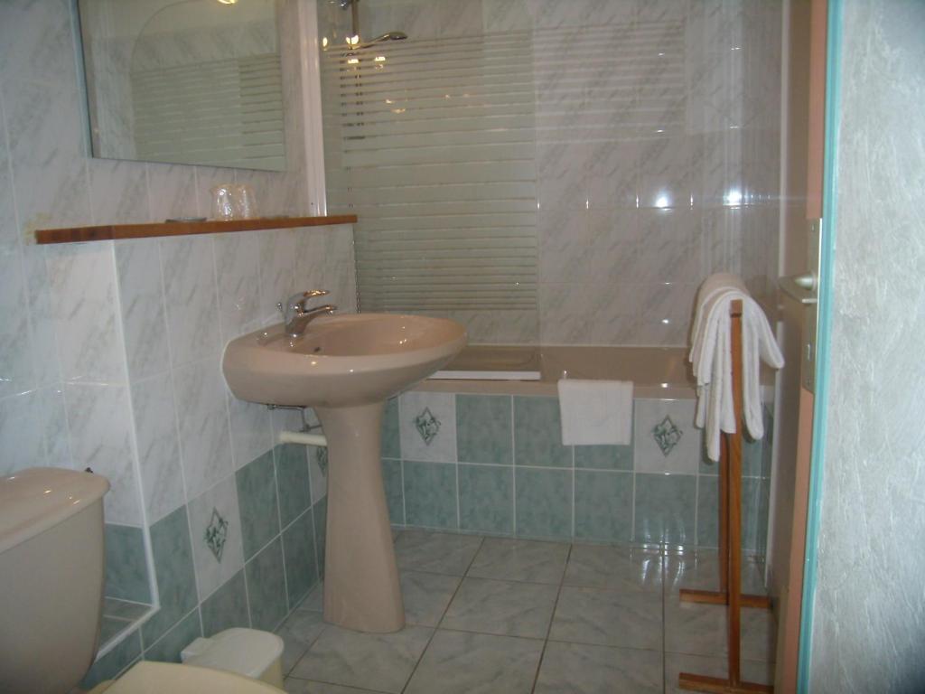 Hotel Le Relais Fleurance Ruang foto