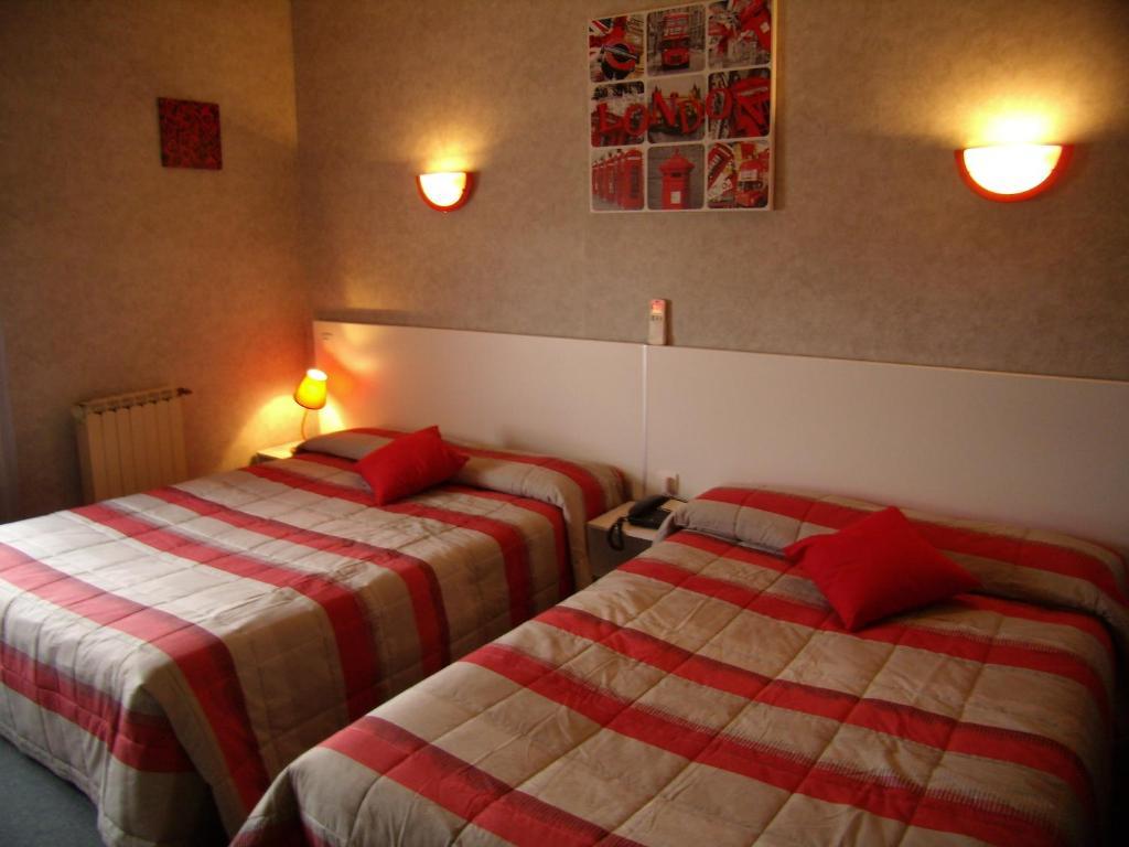 Hotel Le Relais Fleurance Ruang foto