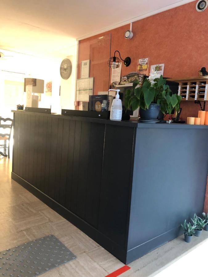Hotel Le Relais Fleurance Bagian luar foto