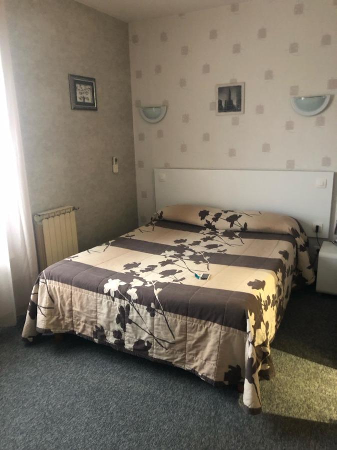 Hotel Le Relais Fleurance Bagian luar foto