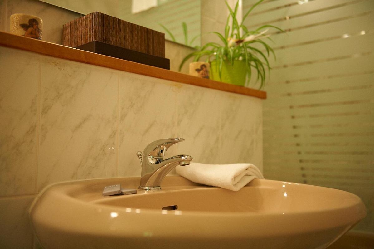 Hotel Le Relais Fleurance Bagian luar foto